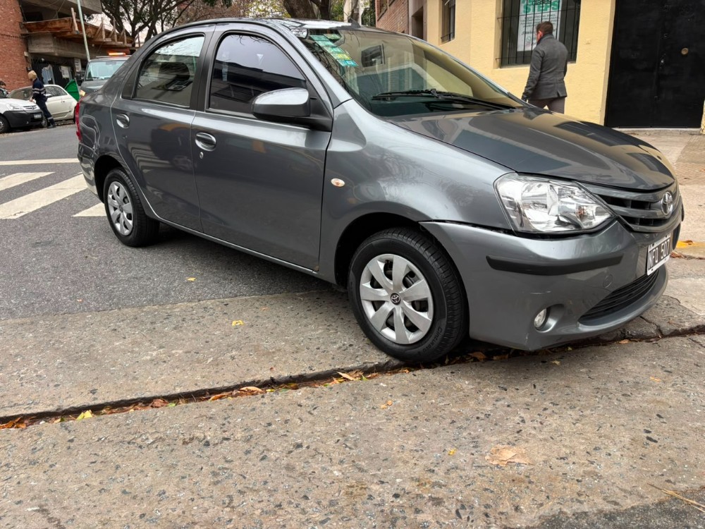Toyota Etios 1.5 sedan Xs — foto 12